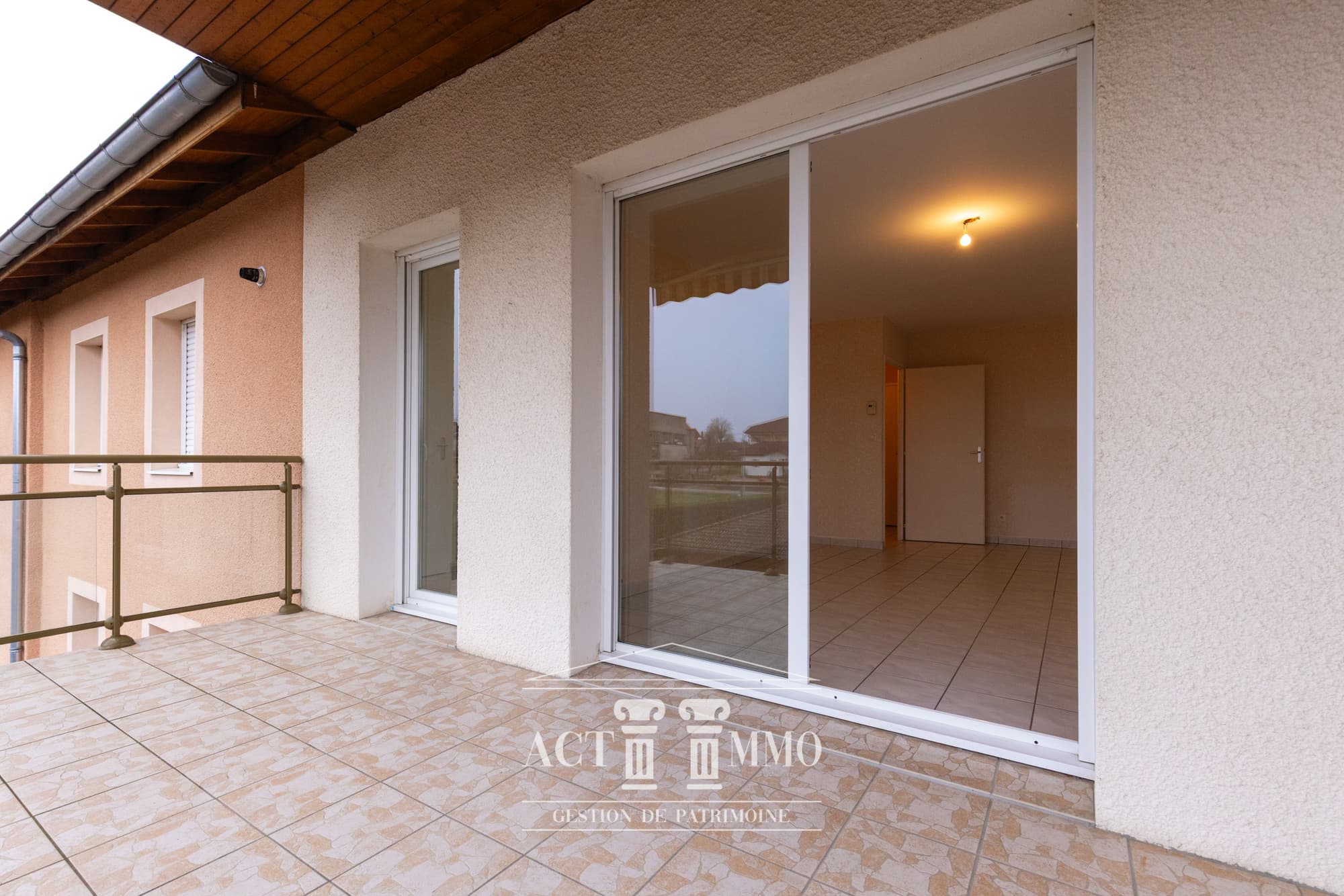 T3 dernier étage avec ascenseur - Terrasse, garage, et parking